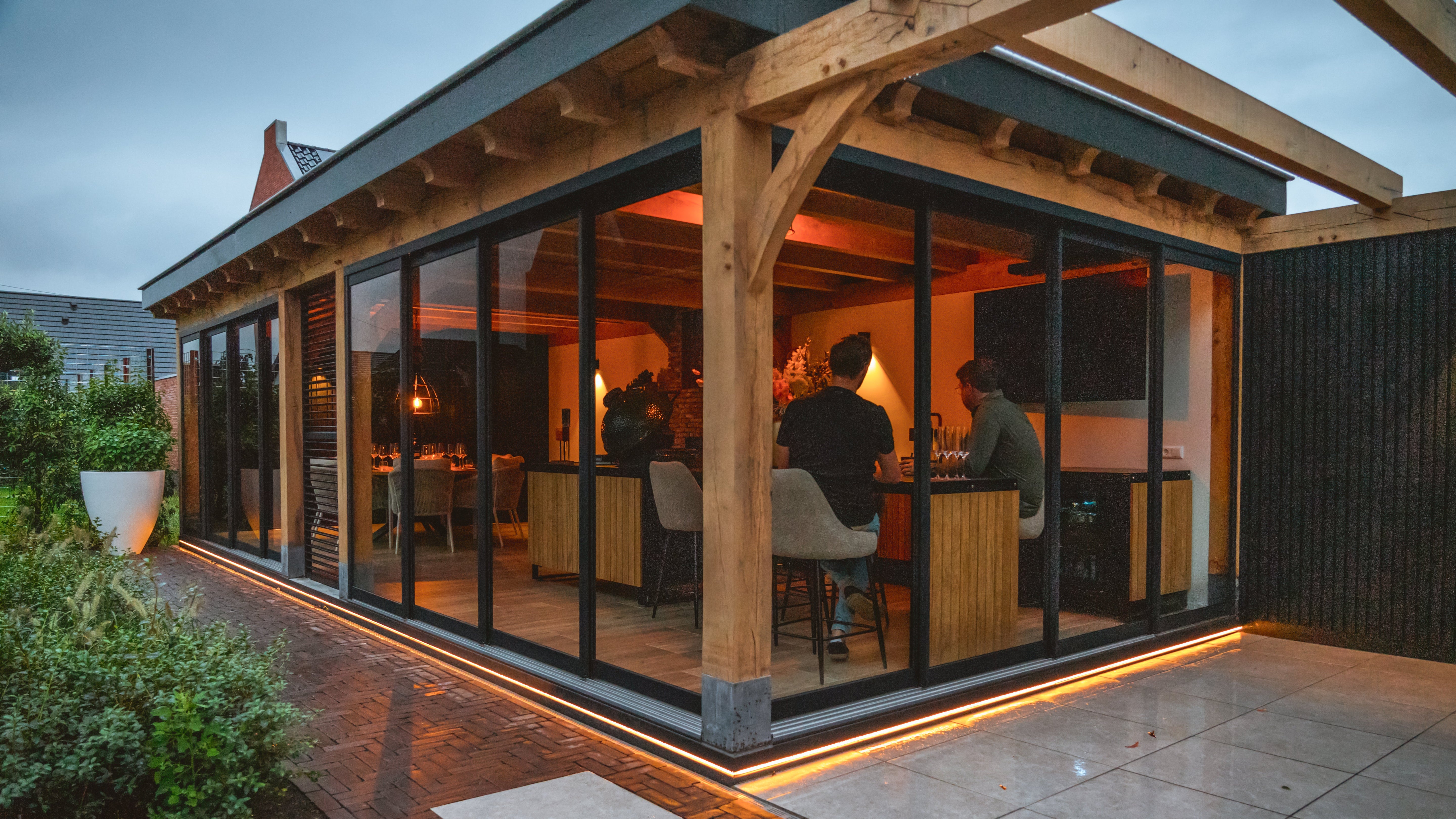 Kan een buitenkeuken zonder overkapping worden geplaatst?